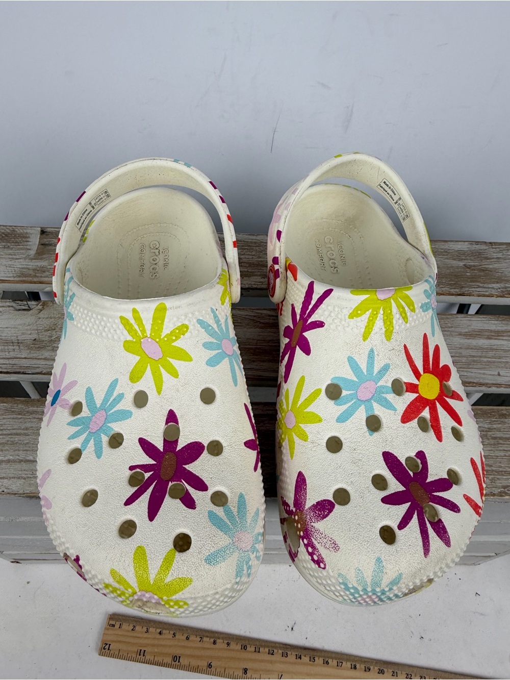 Crocs Kids floral Classic Crafted Daisy Clogs in the color Chalk size C13 - Picture 5 of 13